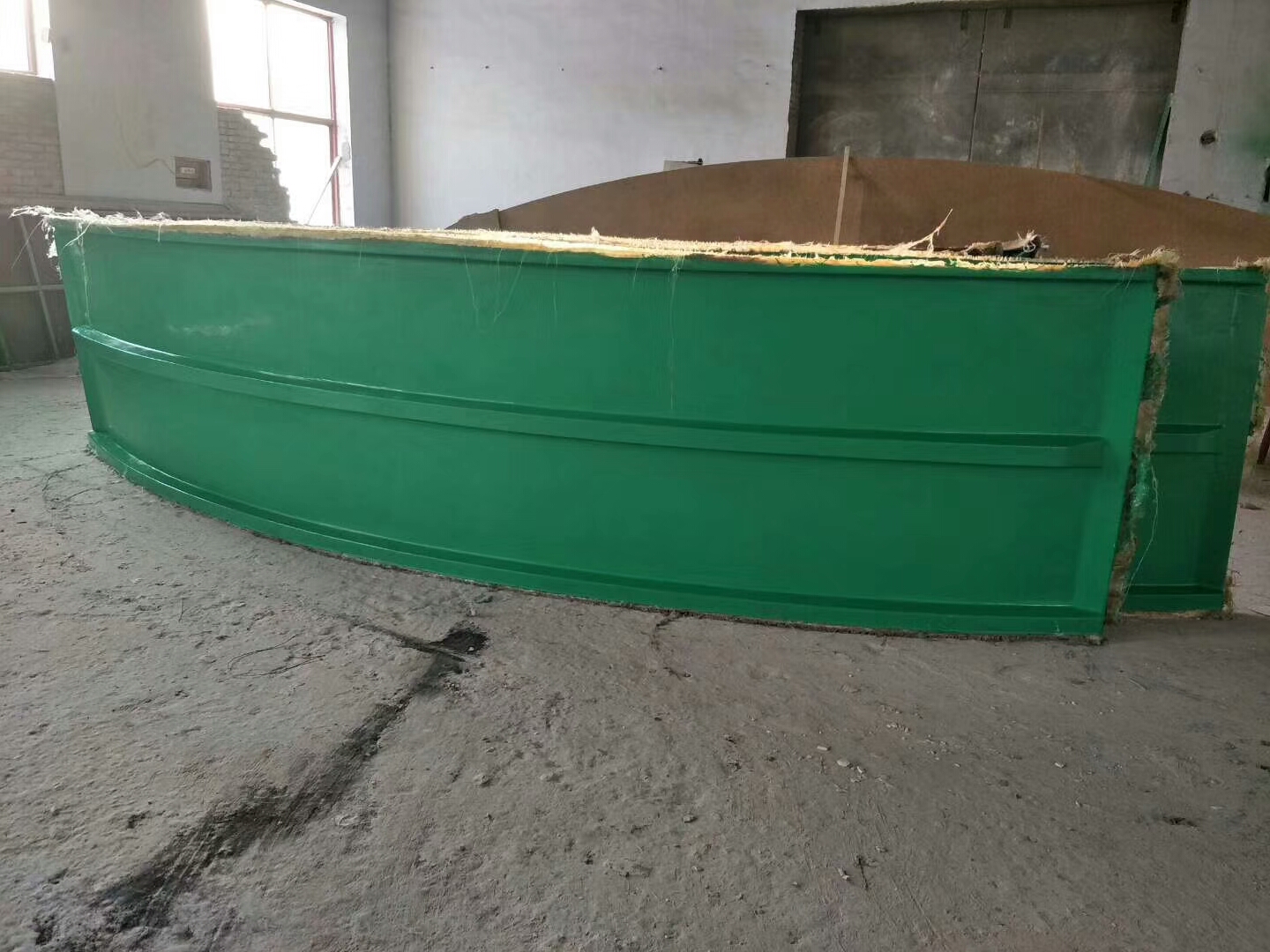 獨特設計的拱形玻璃鋼蓋板提升建筑美觀度